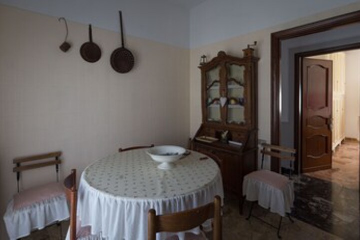 Room 34 of 37