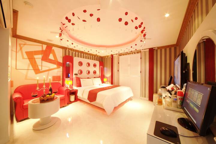 Room 7 of 33