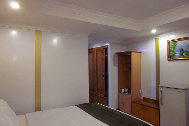 Room 5 of 40