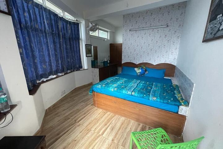 Room 16 of 143