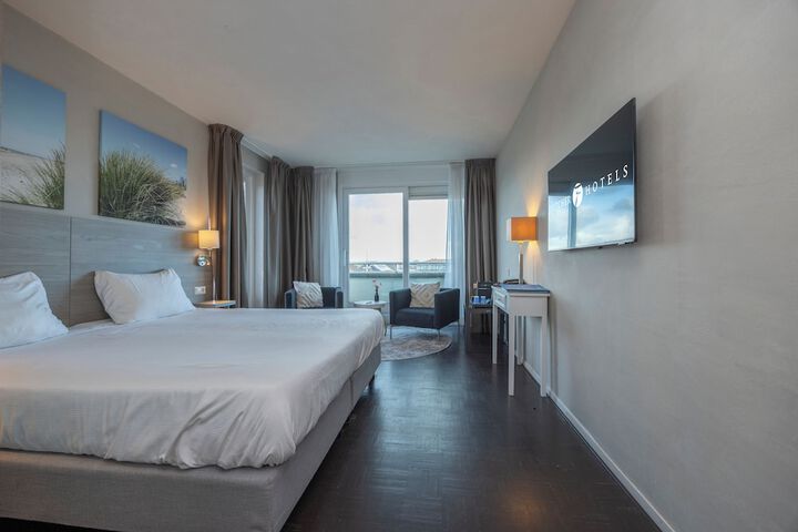 Room 32 of 68
