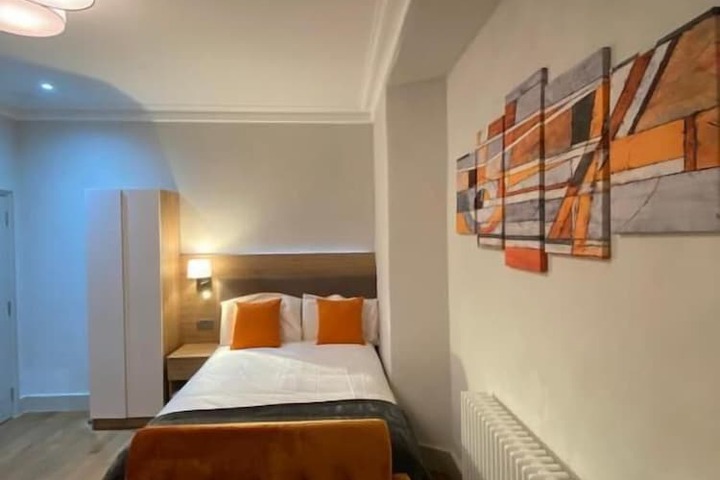 Room 8 of 95
