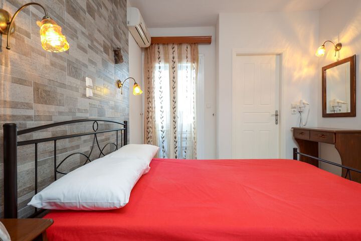 Room 13 of 85