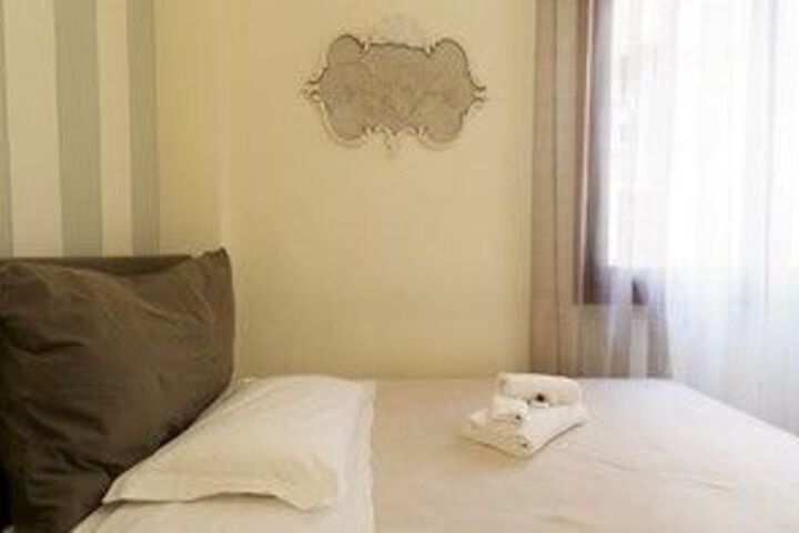 Room 4 of 20