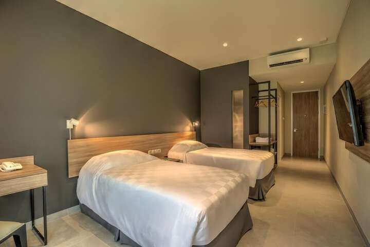 Room 9 of 71