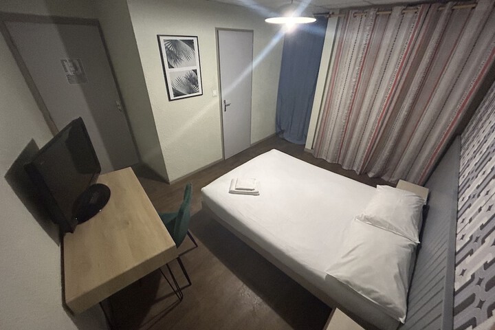 Room 32 of 81