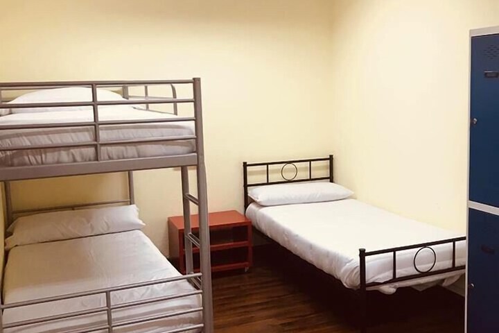 Room 4 of 37
