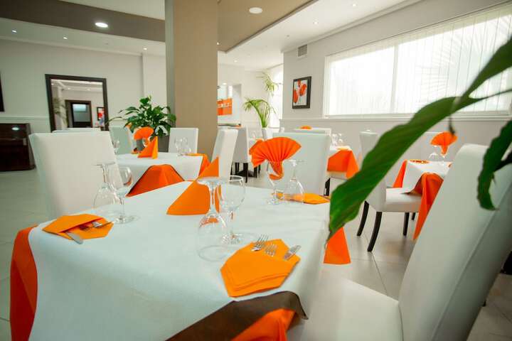 Dining 38 of 63