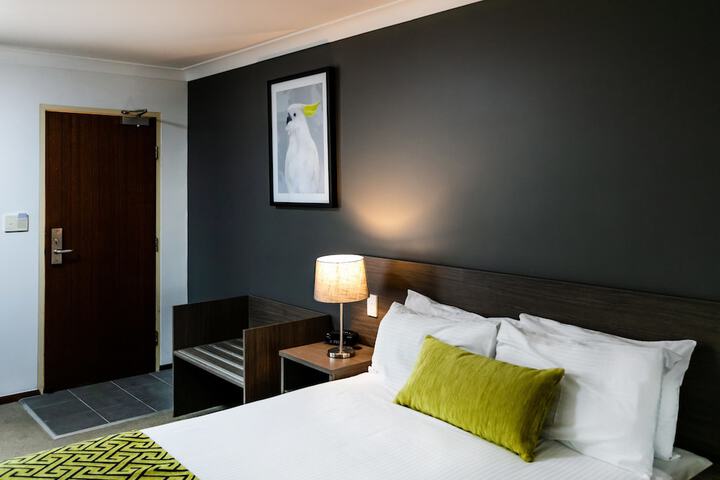 Room 3 of 74