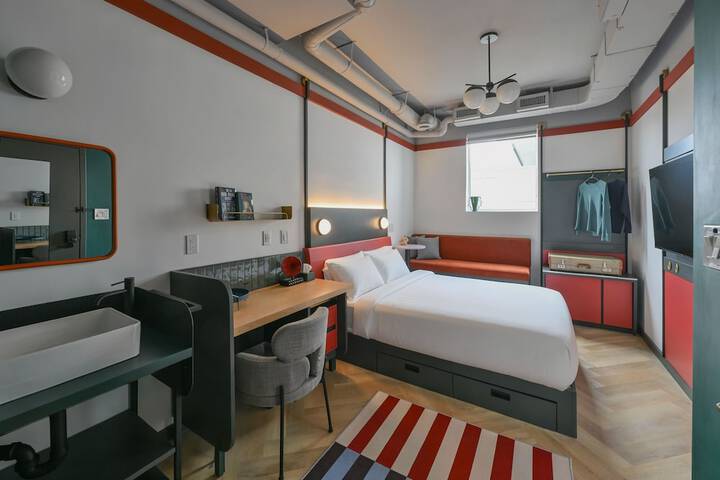 Room 12 of 40