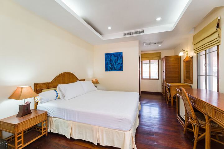 Room 5 of 15