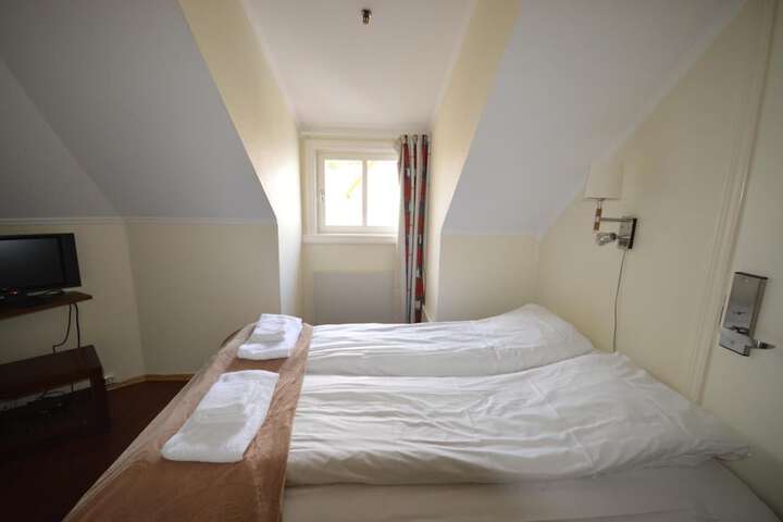 Room 13 of 50