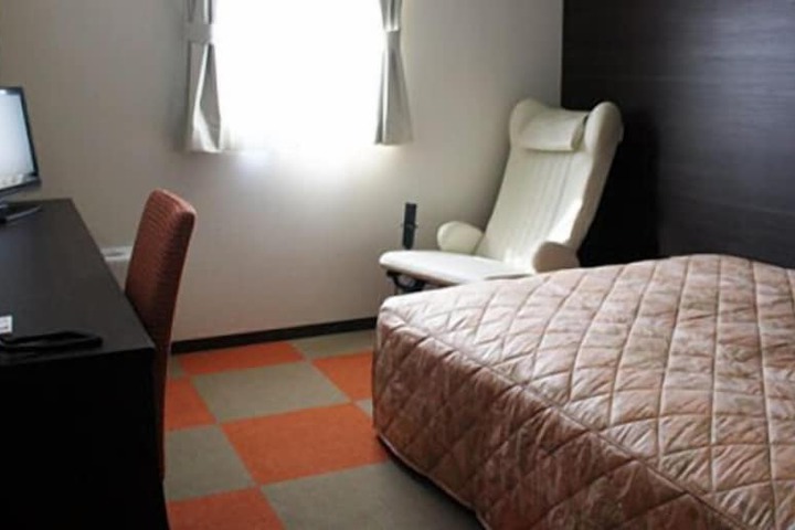 Room 4 of 6