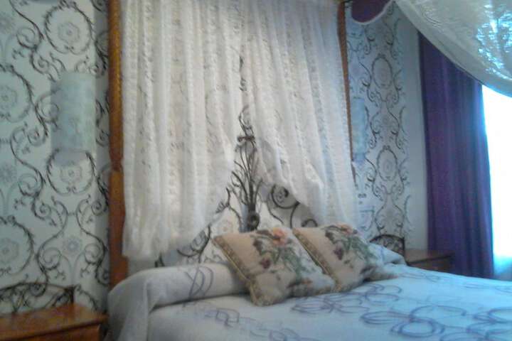 Room 2 of 3