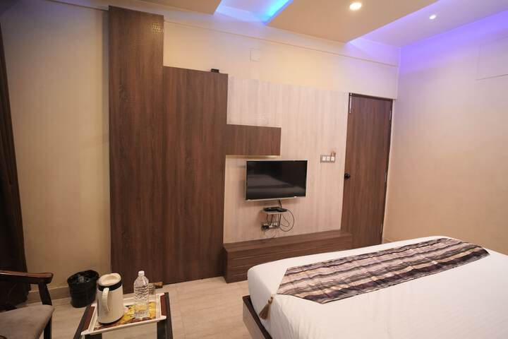 Room 7 of 25