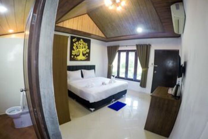 Room 28 of 65