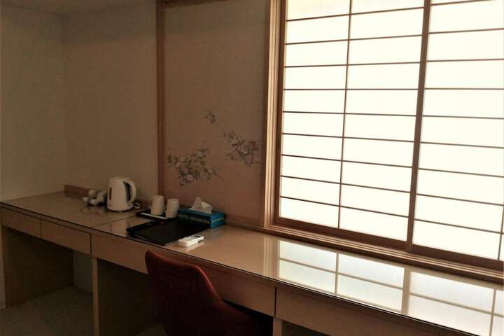 Room 8 of 30