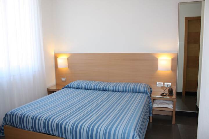 Room 3 of 37