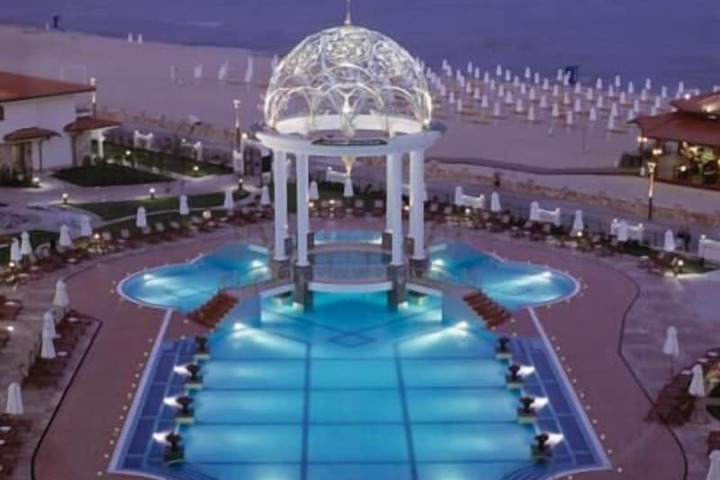 Pool 44 of 58