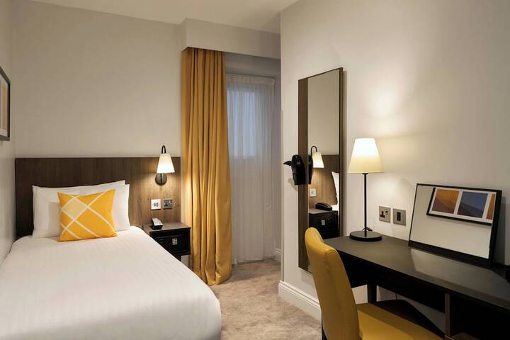 Room 34 of 48