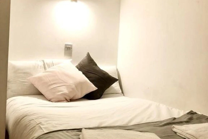 Room 3 of 10
