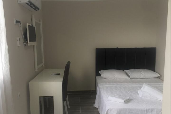 Room 10 of 19