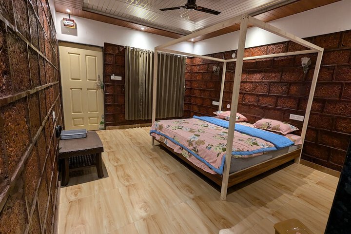 Room 13 of 38