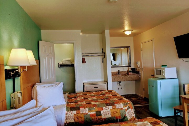 Room 6 of 34