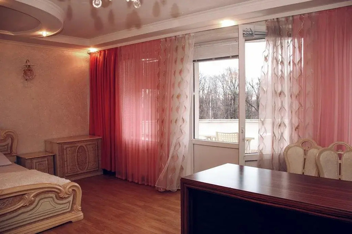 Room 2 of 17