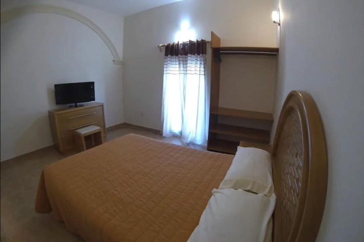 Room 15 of 32