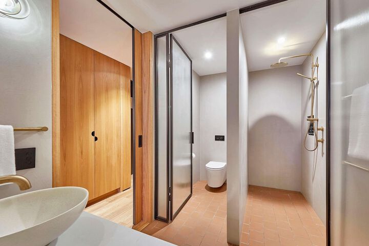 Room 10 of 82