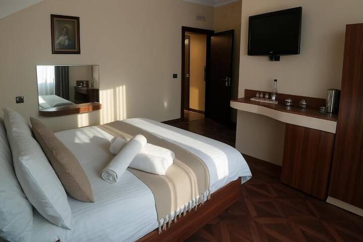Room 4 of 15