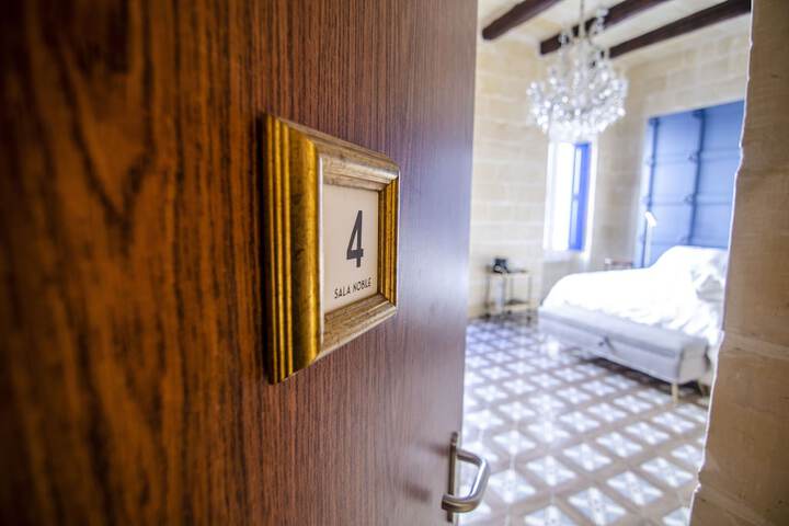 Room 3 of 44
