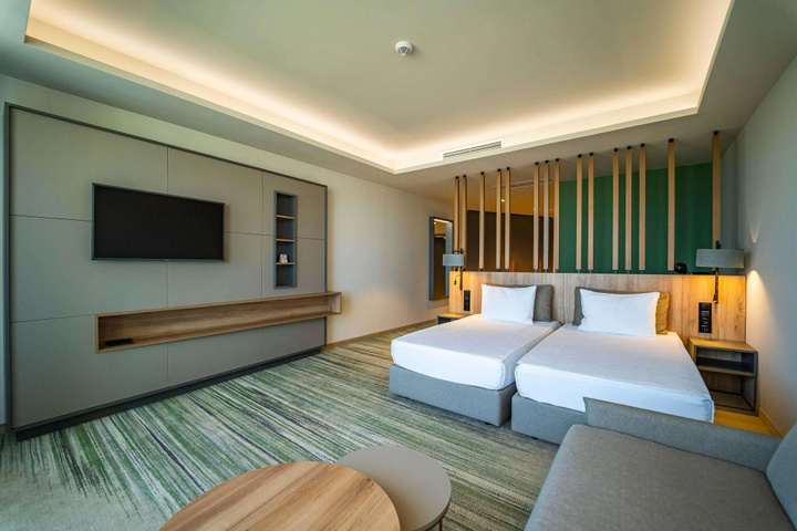 Room 3 of 50