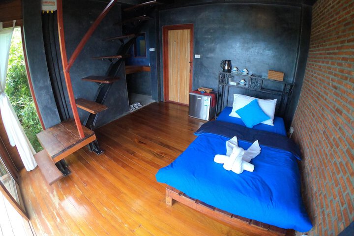 Room 10 of 40