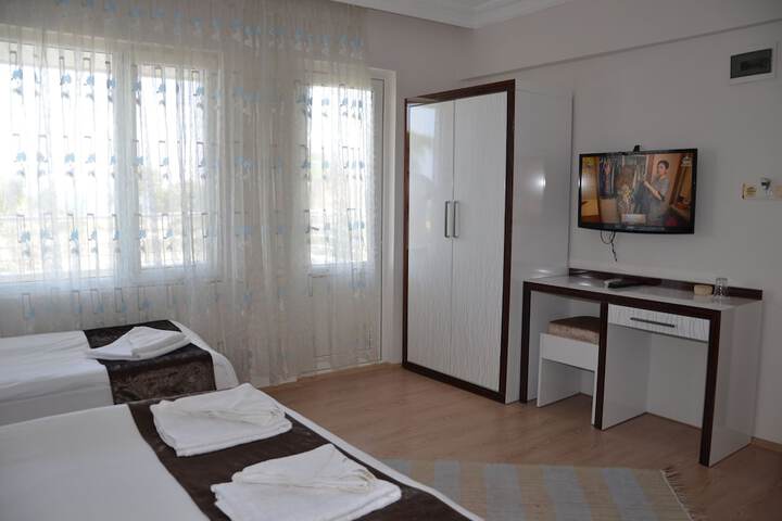 Room 6 of 33