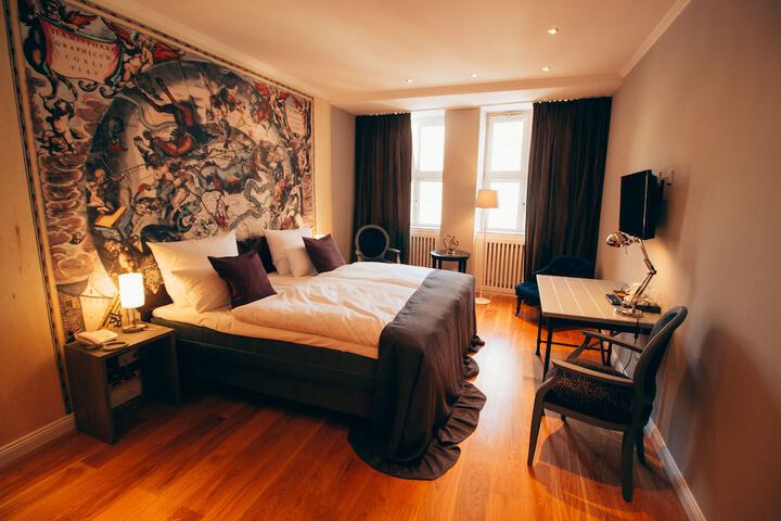 Room 21 of 47