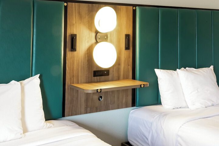 2 Double Beds (14 of 14)