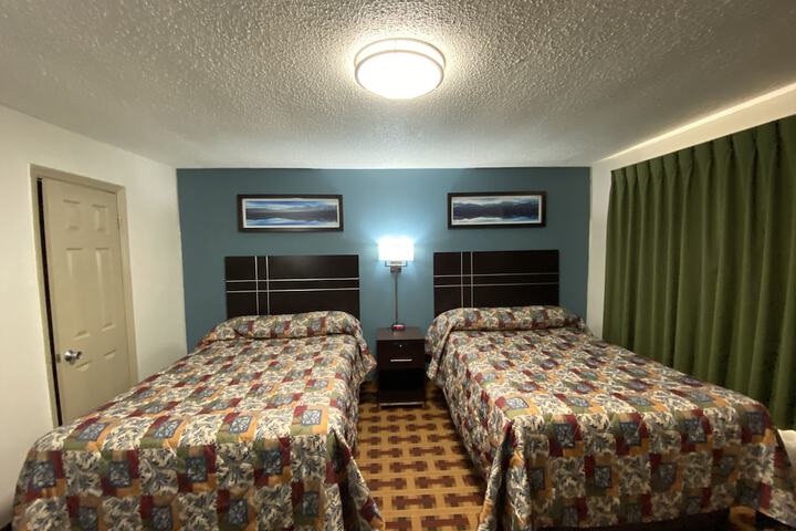 2 Double Beds (10 of 12)