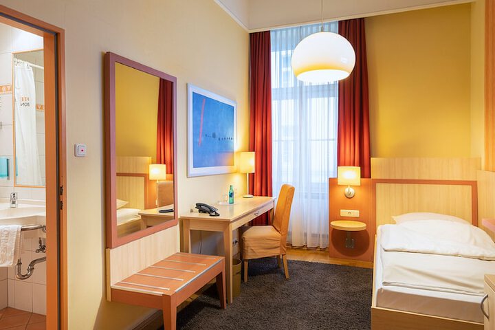 Room 7 of 47