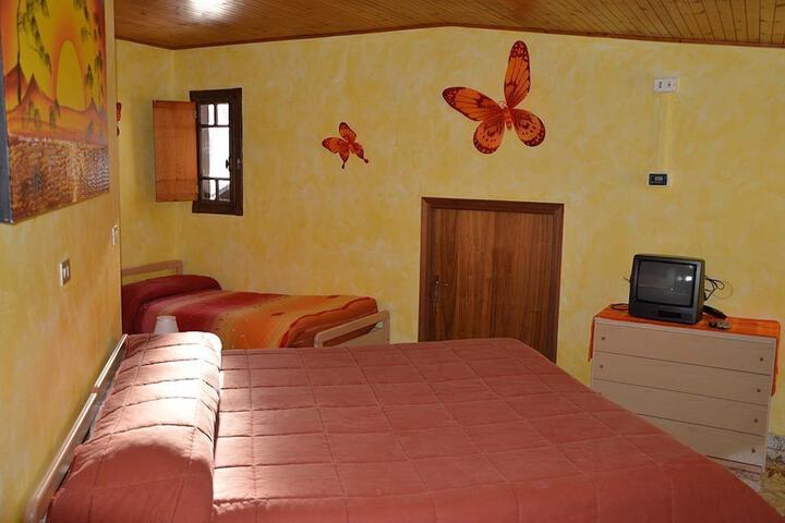 Room 5 of 34