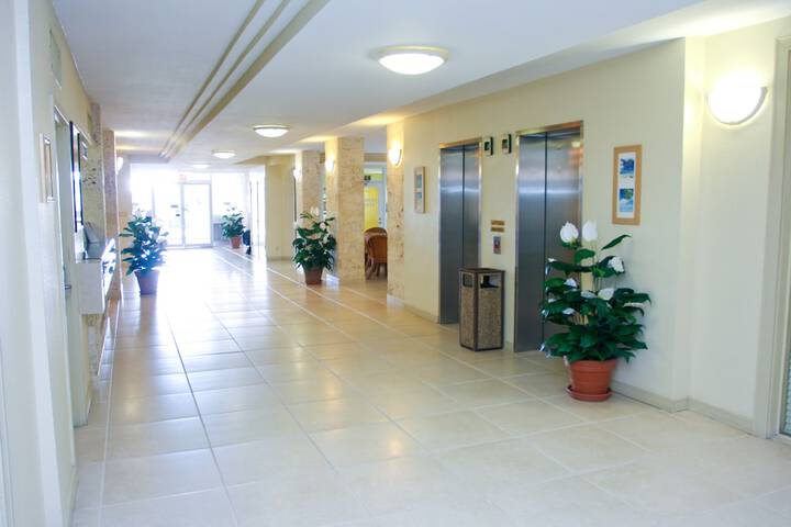 Ballroom/Hall 35 of 39