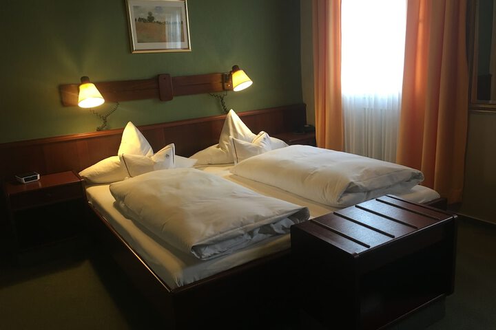 Room 7 of 27