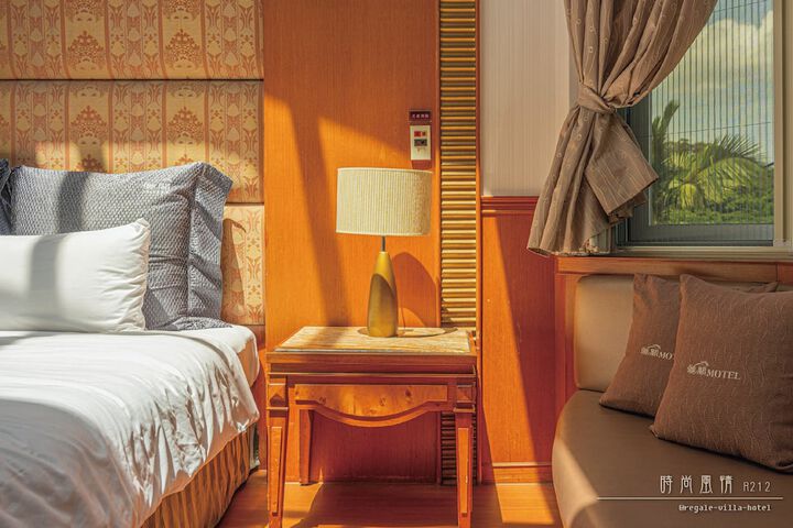 Room 12 of 263