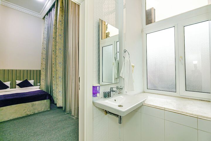 Room 70 of 79