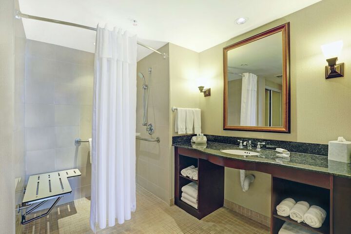 1 King Bed Whirlpool Studio Suite (17 of 22)