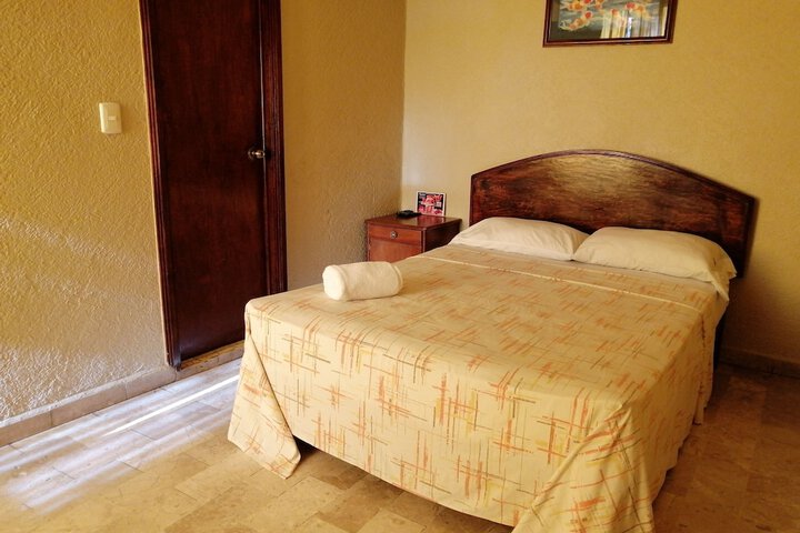 Room 8 of 90