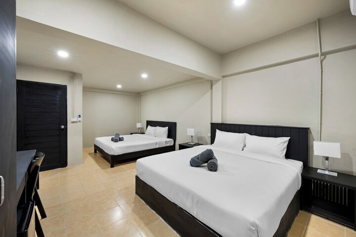 Room 9 of 29