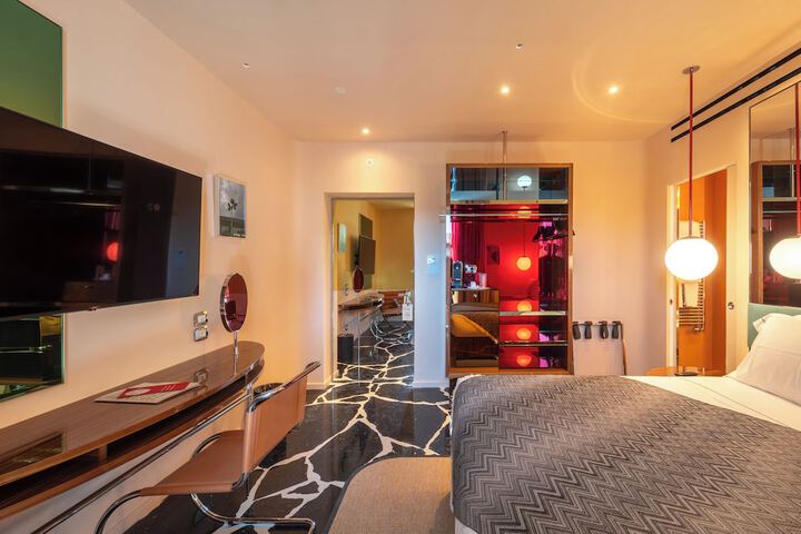 Room 33 of 103
