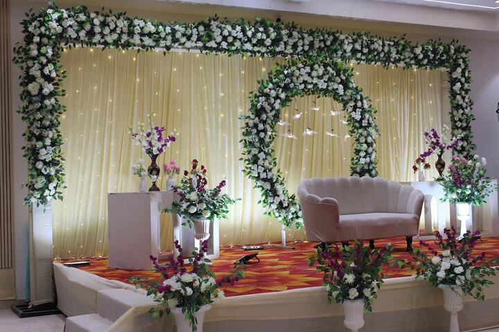 Ballroom/Hall 75 of 77